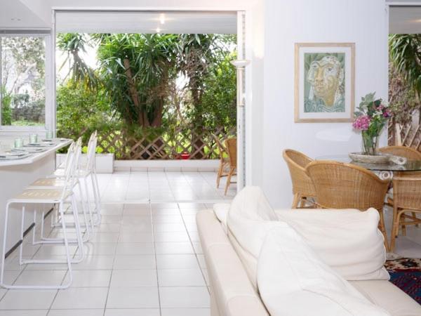 Апартаменты Vouliagmeni'S Secret Garden Near The Sea Афины Экстерьер фото
